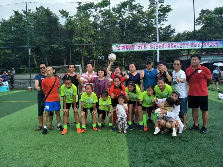 台湾队在比赛中斗志昂扬，赢得欢呼