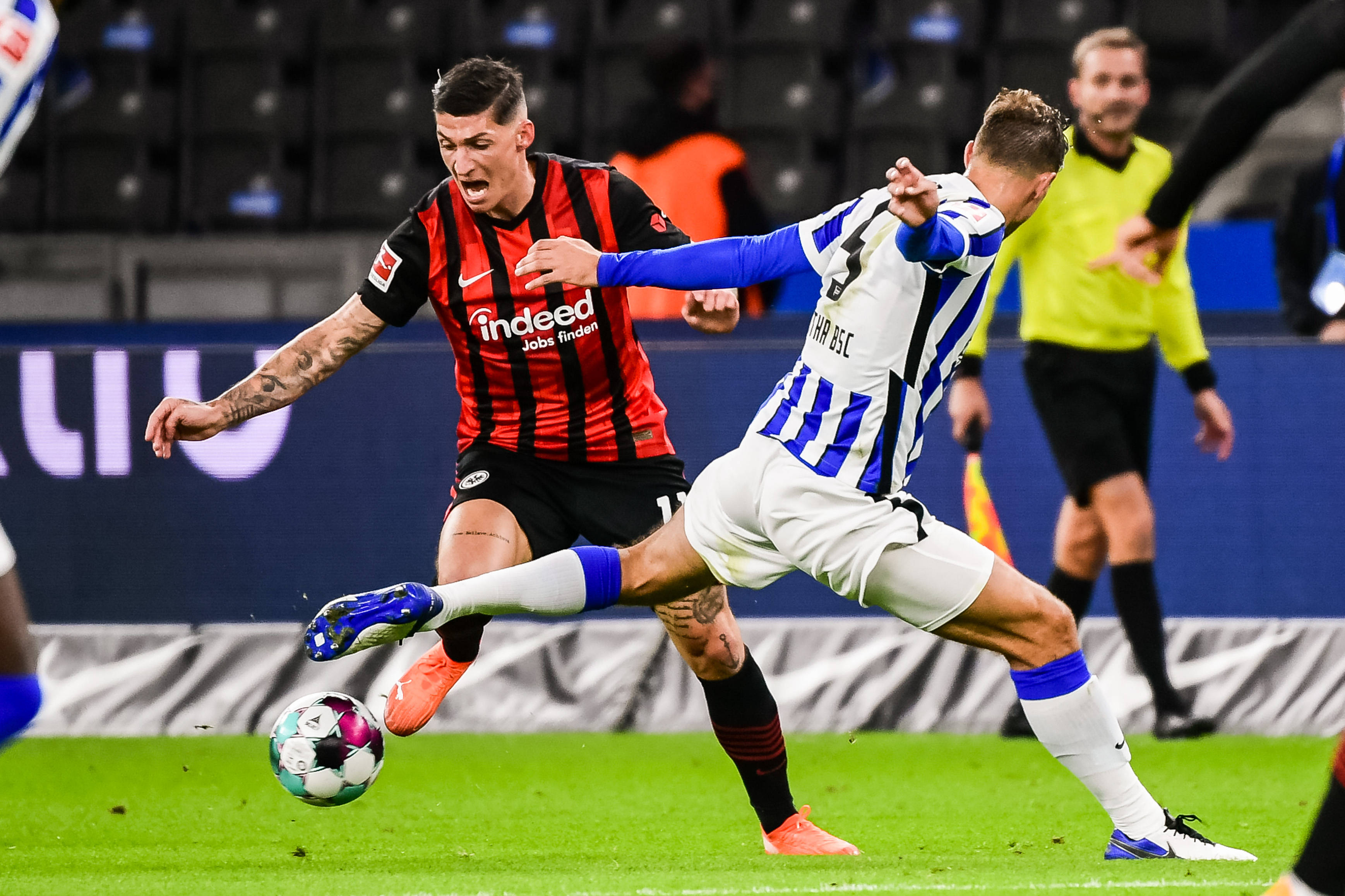 德信app-法兰克福球员亮眼表现，锁定胜局