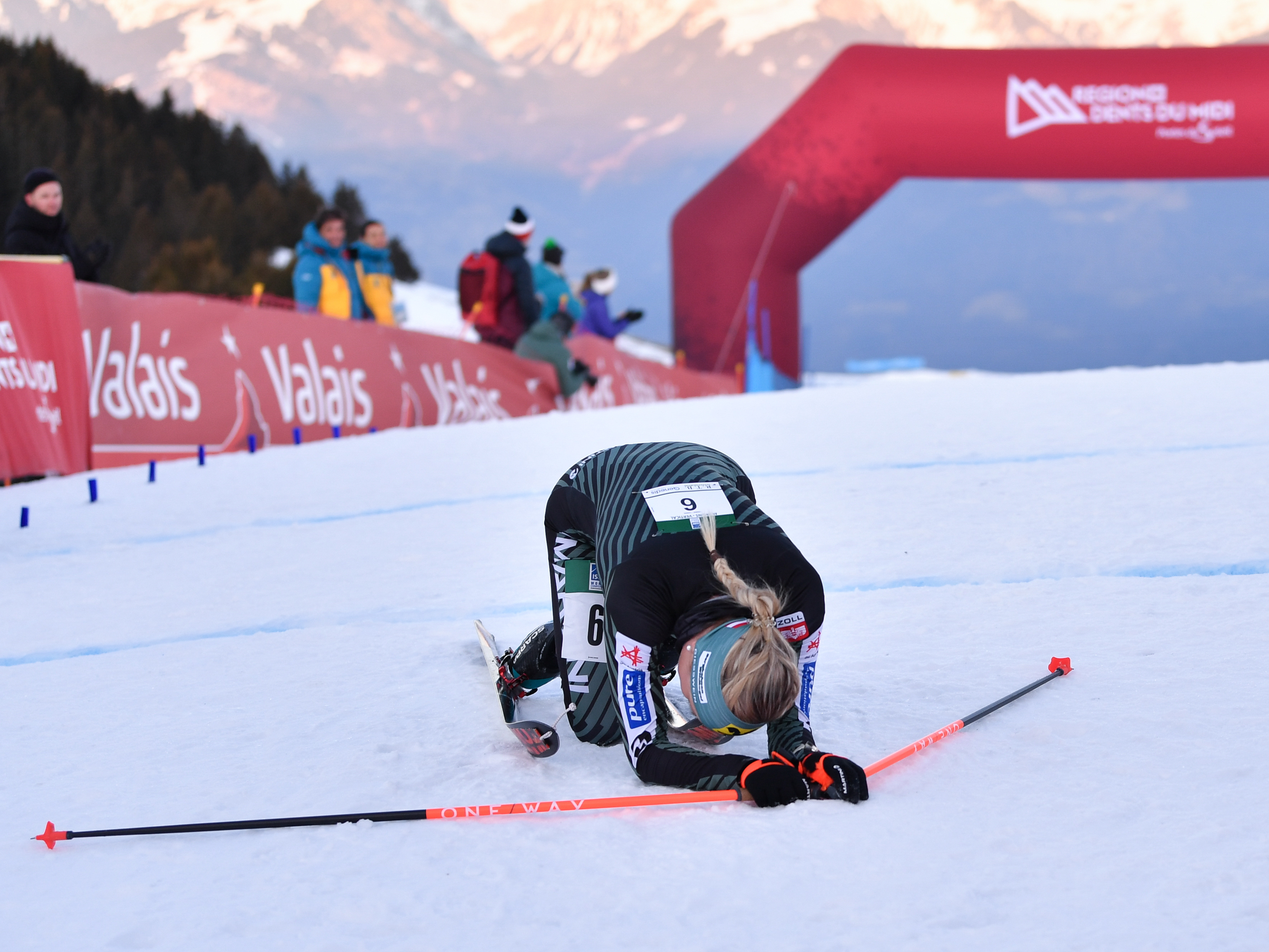 德信app下载-斯洛文尼亚滑雪选手高空飘逸，斩获金牌